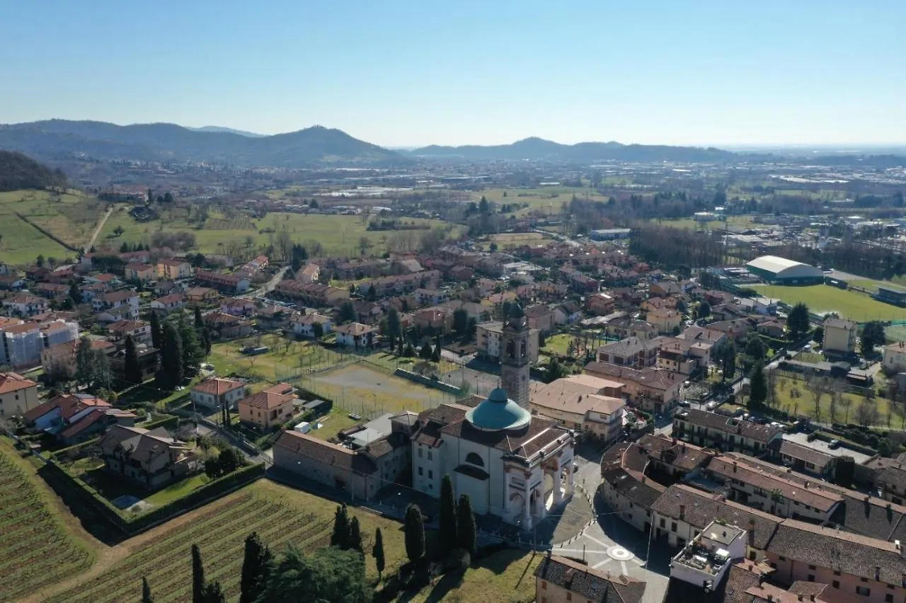 Bed & Breakfast Lo Schiaccianoci Bed&Breakfast de Charme Scanzorosciate