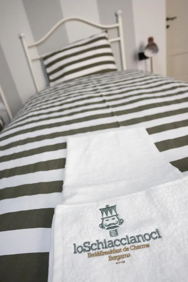 Lo Schiaccianoci Bed&Breakfast de Charme Scanzorosciate 0*,