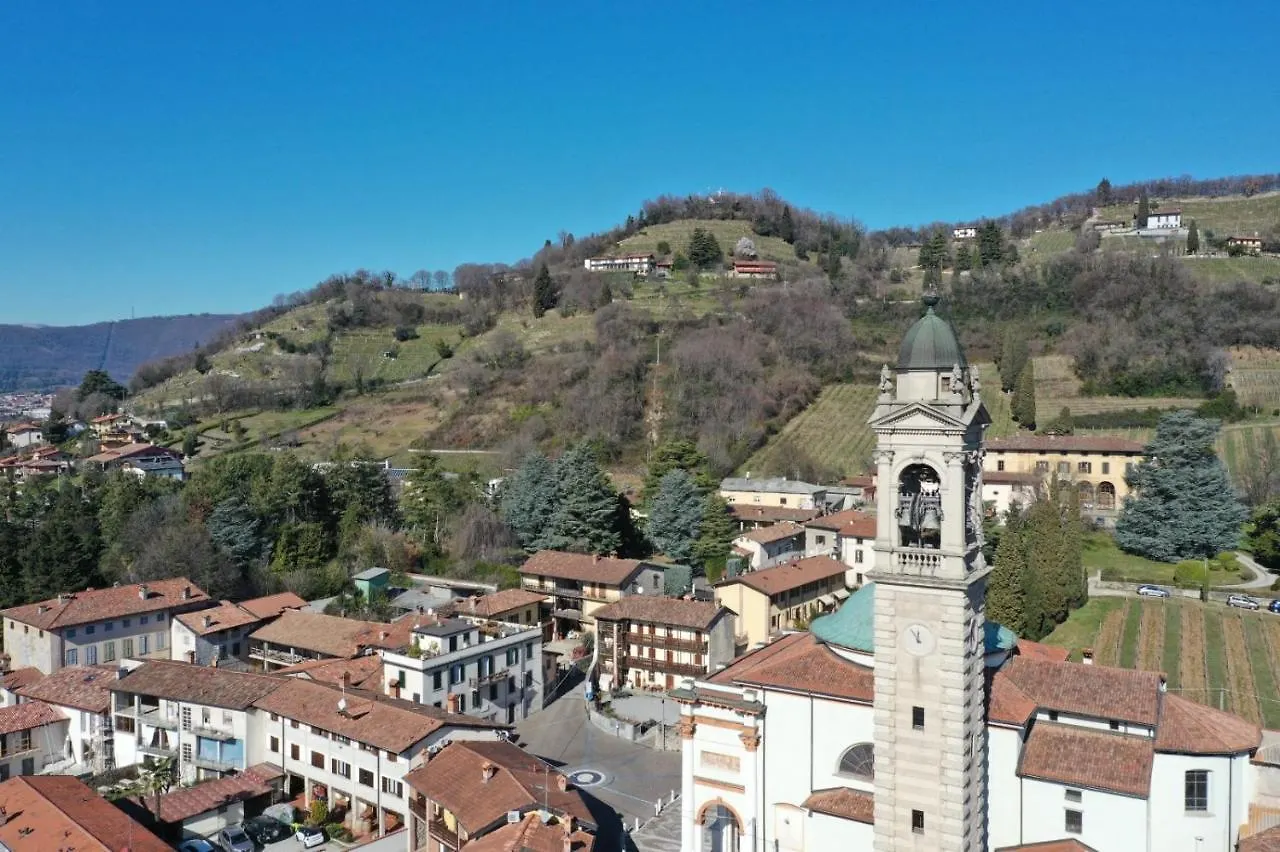Lo Schiaccianoci Bed&Breakfast de Charme Scanzorosciate Italia
