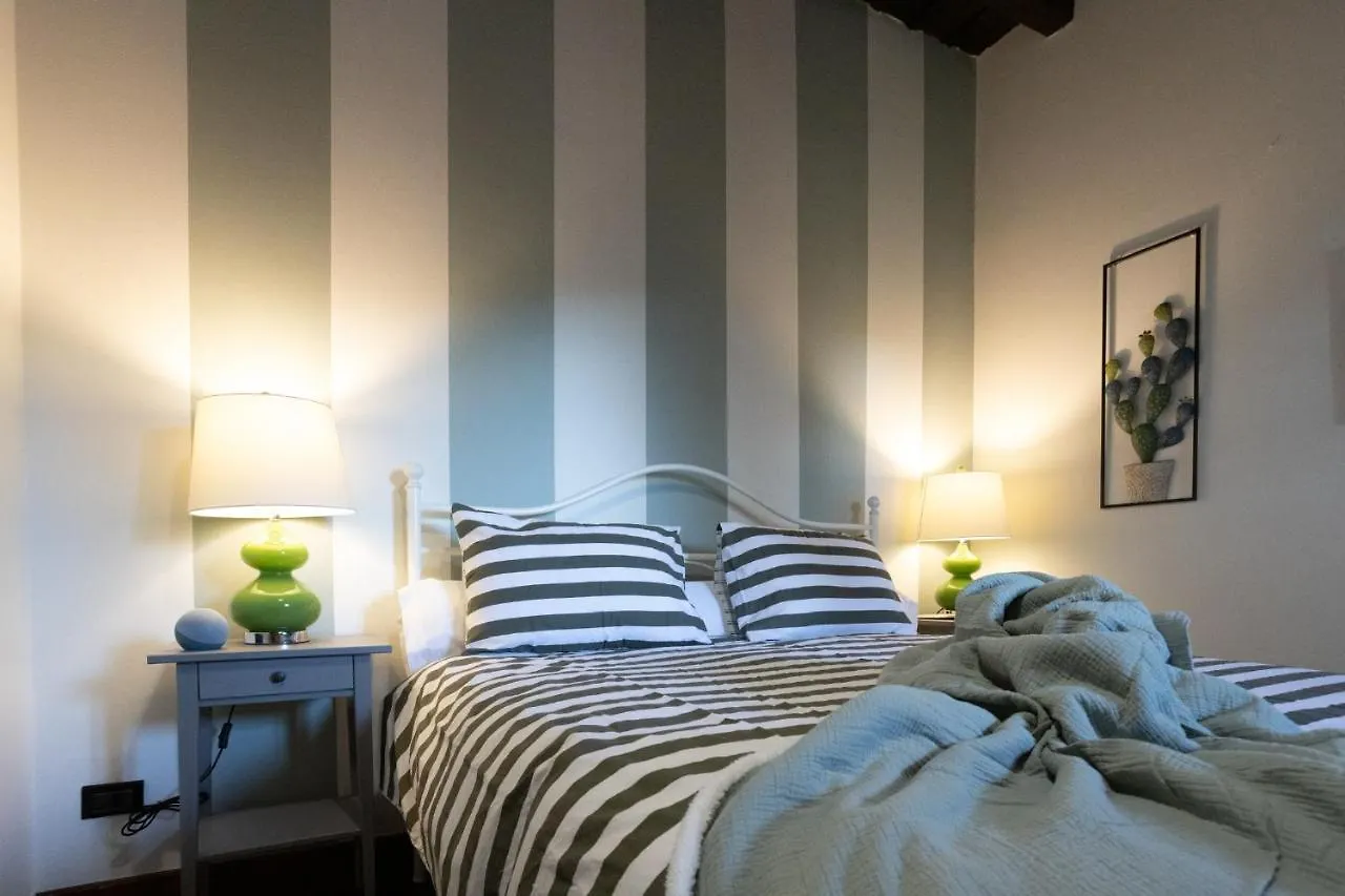 Bed & Breakfast Lo Schiaccianoci Bed&Breakfast De Charme Scanzorosciate
