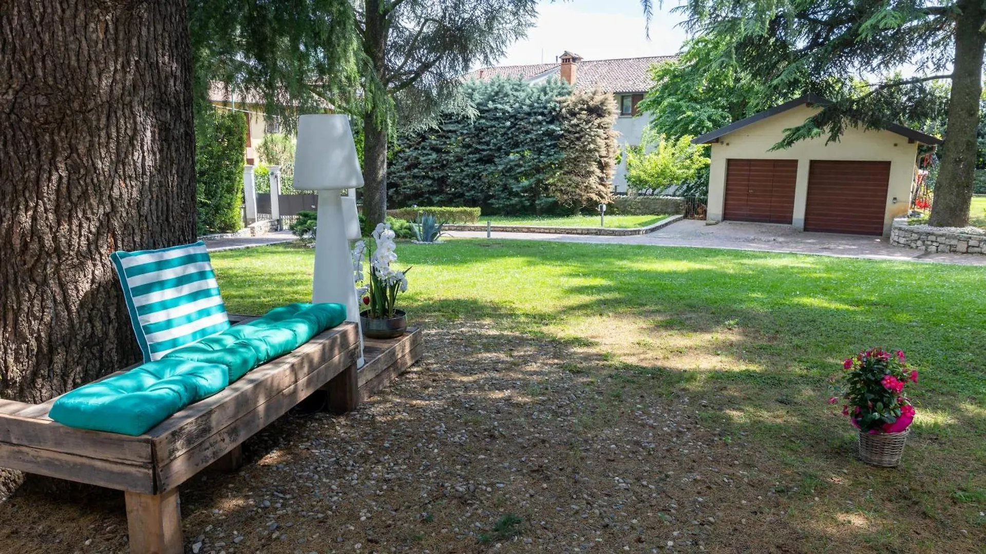 Bed & Breakfast Lo Schiaccianoci Bed&Breakfast De Charme Scanzorosciate